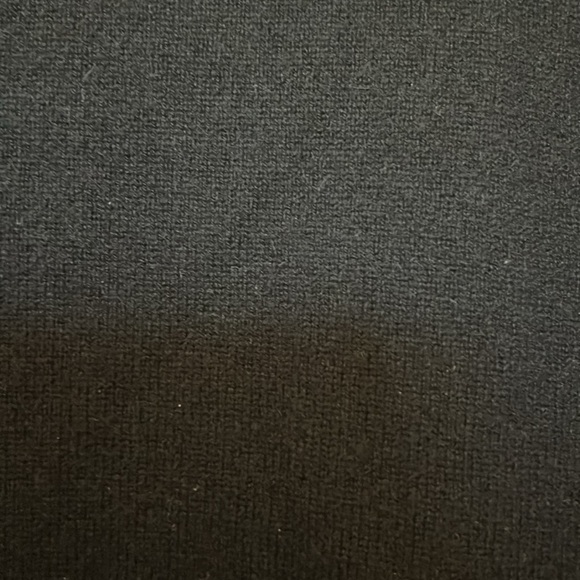 Lord and Taylor Large Cashmere sweater - Picture 2 of 5